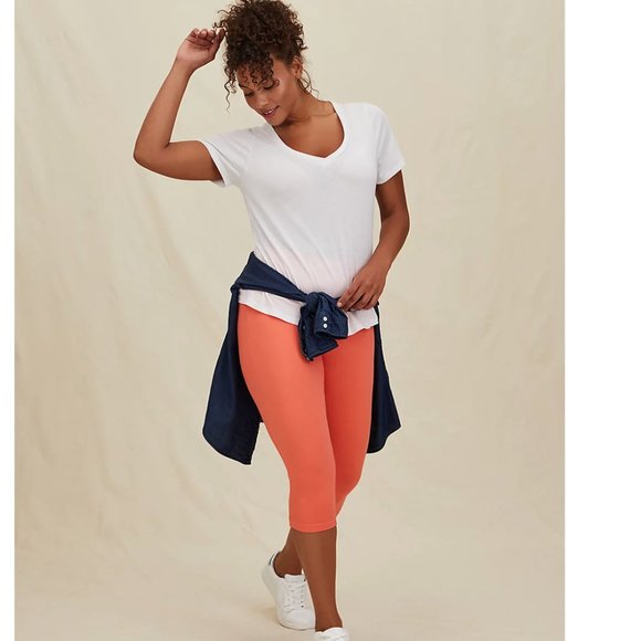 torrid Pants - Torrid Capri Signature Waist Premium Leggings in Coral Size: 4x